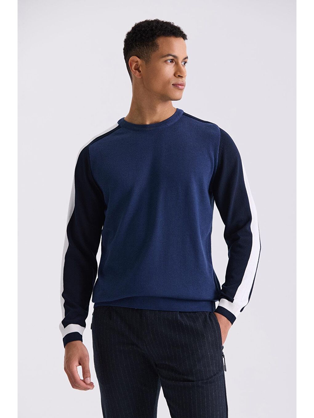 Mavi Slim Fit Şerit Detaylı Bisiklet Yaka Triko Kazak