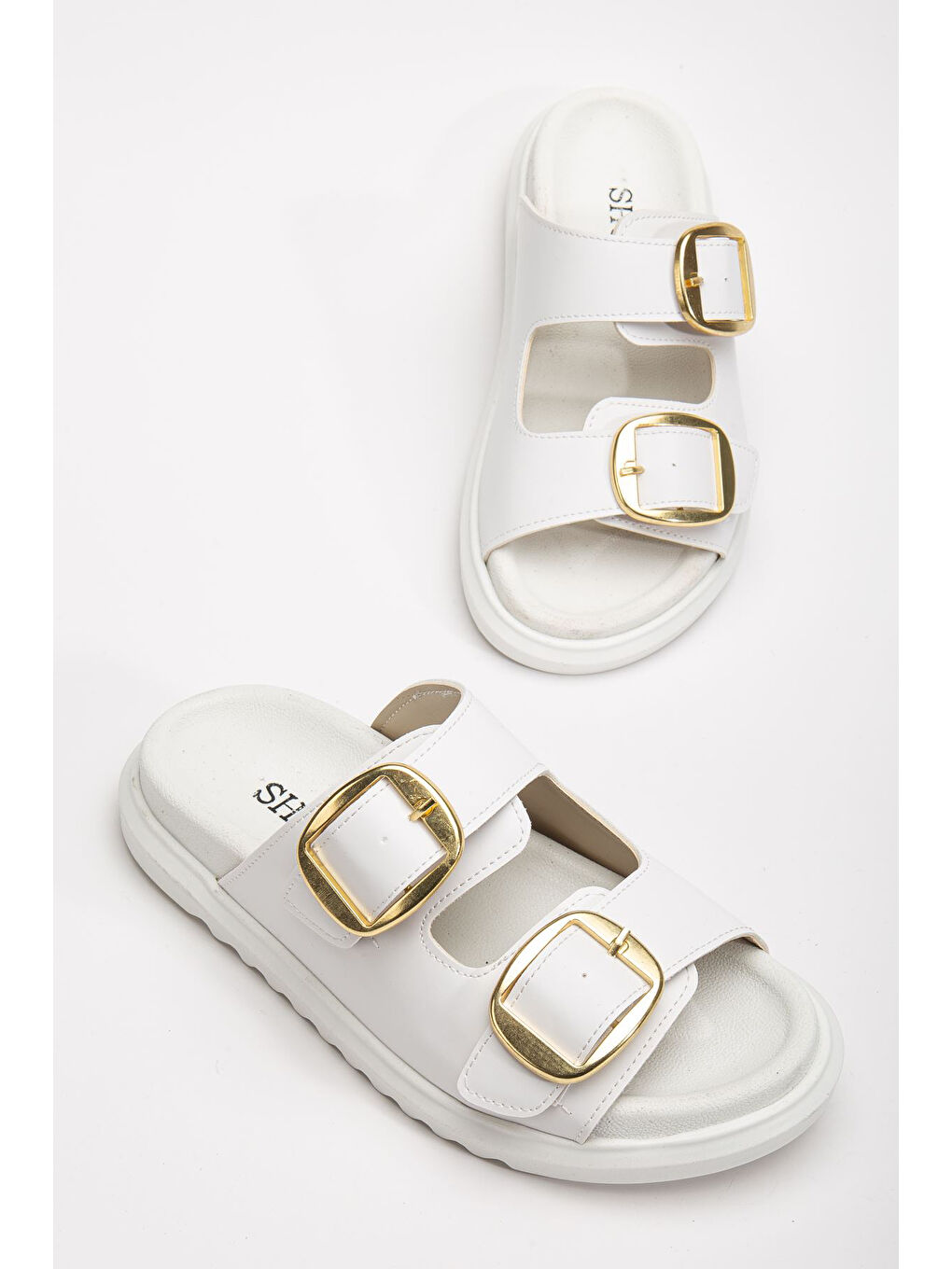 Kadın Beyaz Çift Bantlı Toka Detaylı Terlik