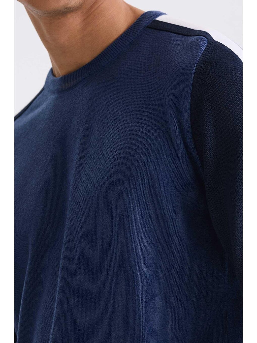 Mavi Slim Fit Şerit Detaylı Bisiklet Yaka Triko Kazak-2