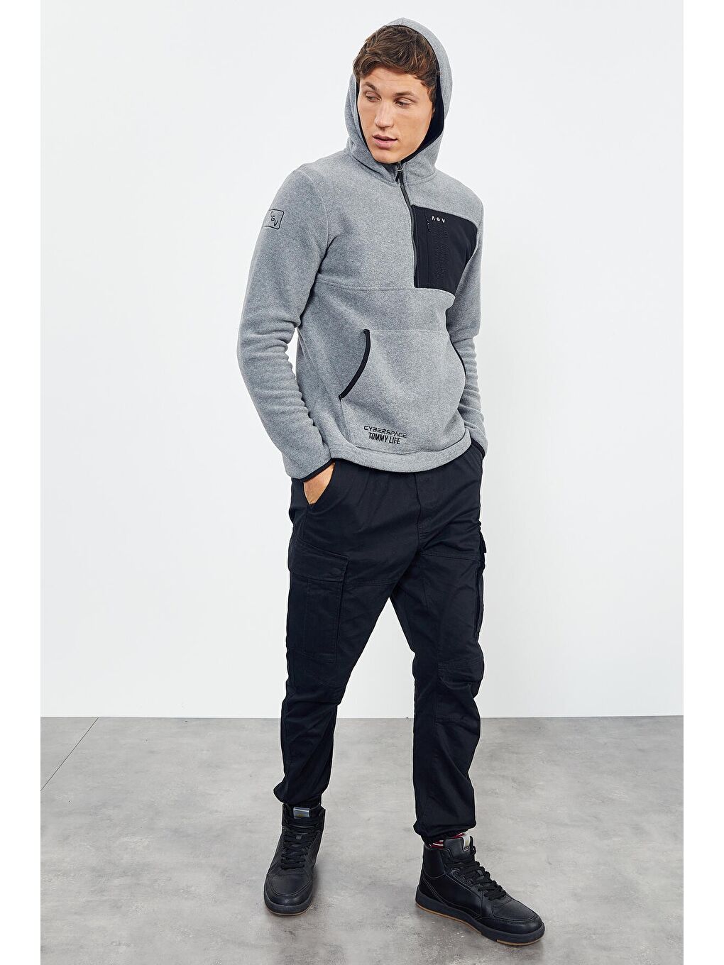 Gri Melanj Nakışlı Yarım Fermuar Kapüşonlu Standart Kalıp Erkek Polar Sweatshirt - 87996-2