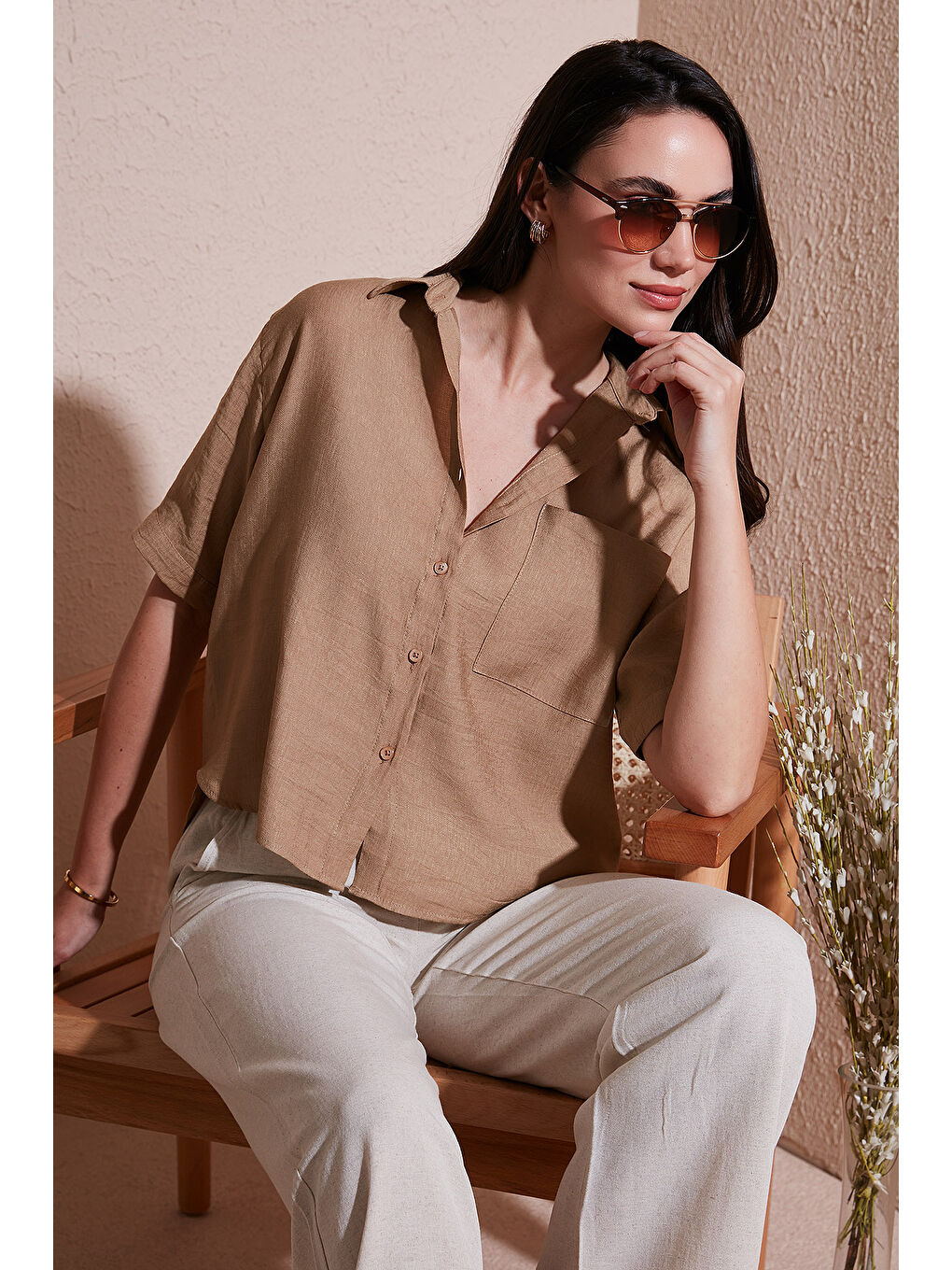 Kahverengi Regular Fit Göğüs Cepli Kısa Kollu Kadın Gömlek 6779324-1