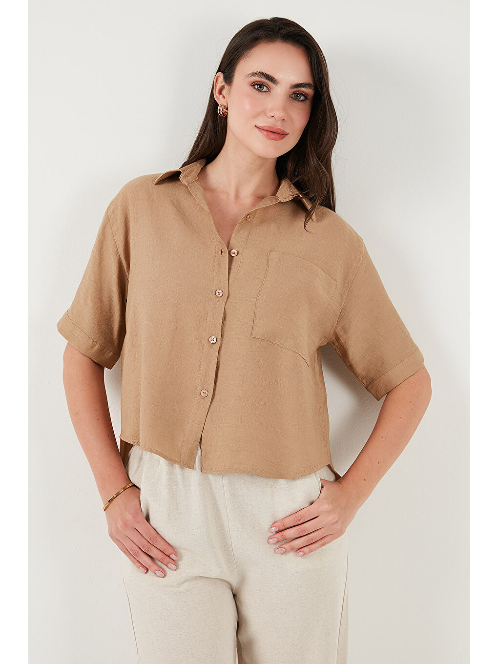Kahverengi Regular Fit Göğüs Cepli Kısa Kollu Kadın Gömlek 6779324-2