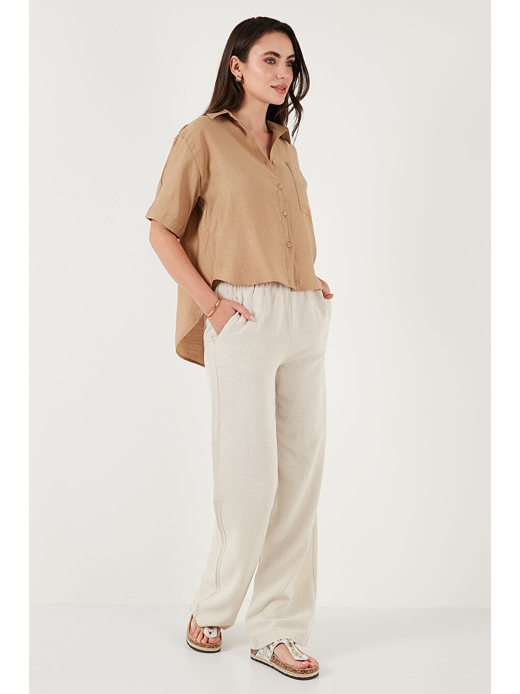 Kahverengi Regular Fit Göğüs Cepli Kısa Kollu Kadın Gömlek 6779324-3