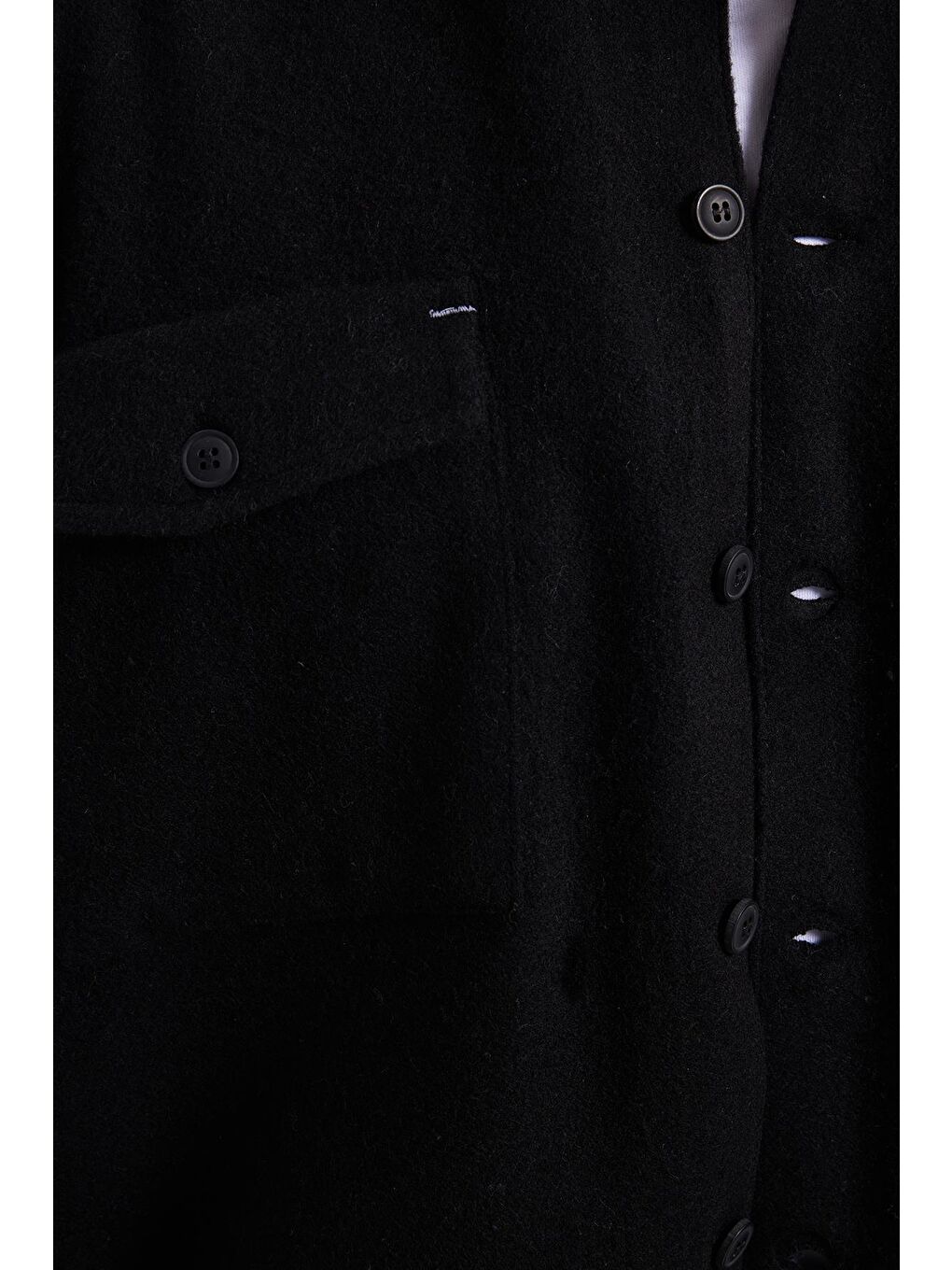 Erkek Regular Fit Rahat Kesim Çift Cep  Kapaklı Çıtçıtlı Siyah Gömlek-4