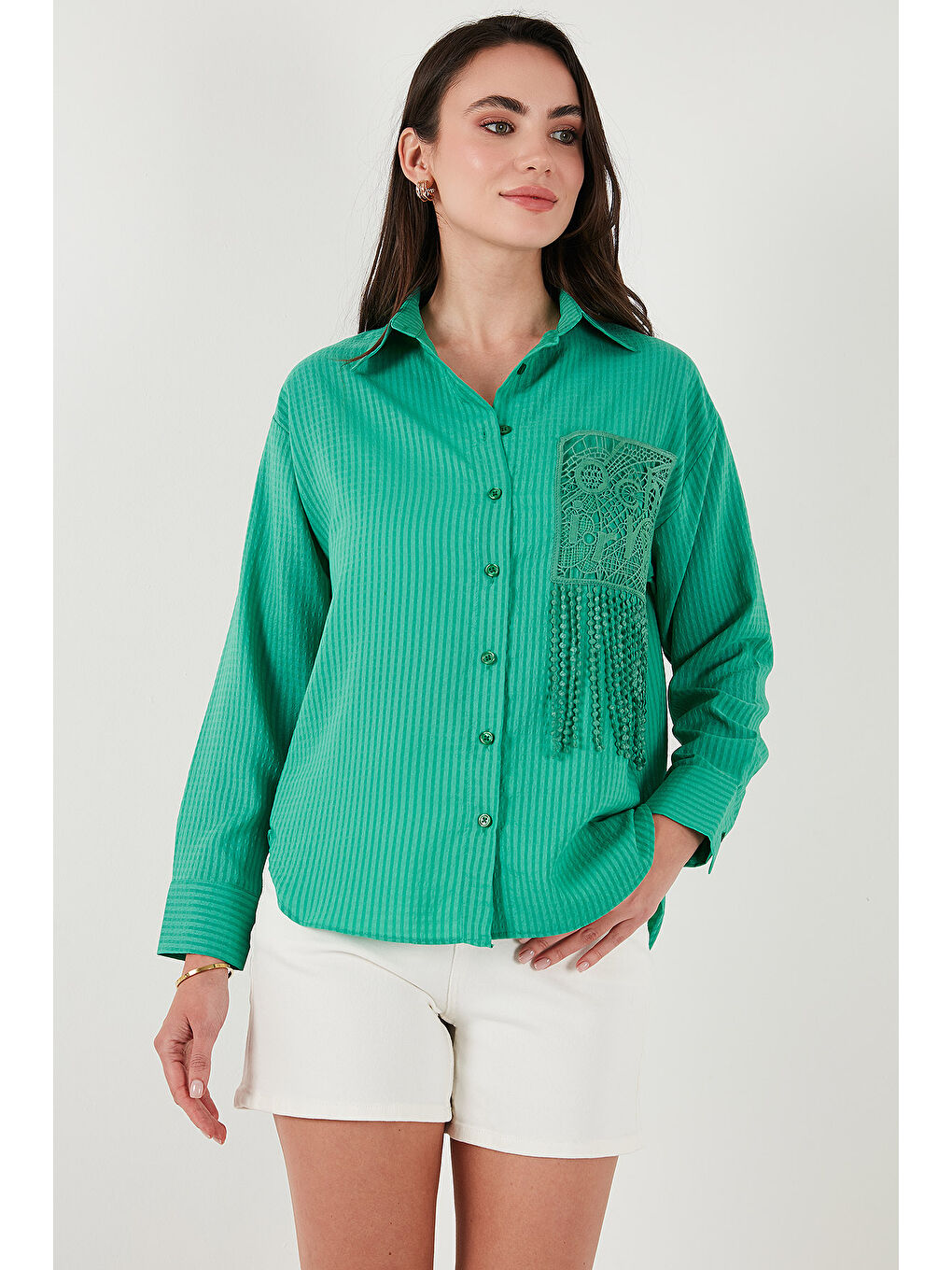 Yeşil Regular Fit Güpürlü Cep Detaylı Uzun Kollu Gömlek 6773215-5