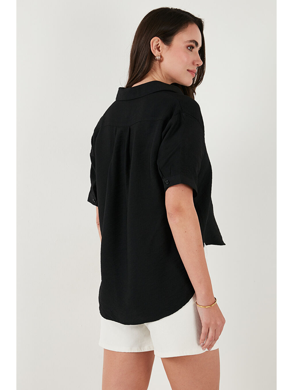 Siyah Regular Fit Göğüs Cepli Kısa Kollu Kadın Gömlek 6779324-6
