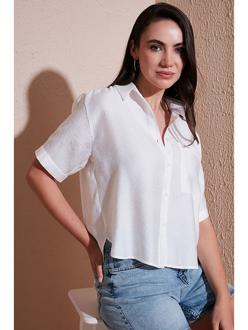 Beyaz Regular Fit Göğüs Cepli Kısa Kollu Kadın Gömlek 6779324-1