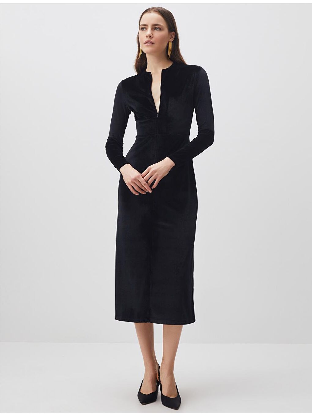 Siyah V Yaka Uzun Kollu Kadife Maxi Elbise-4