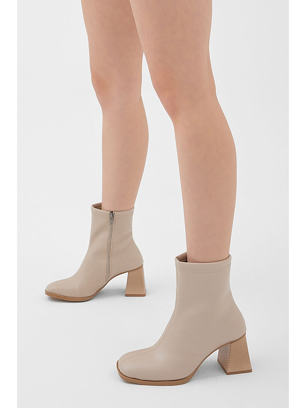 Kadın Bej Cilt TPU Taban Düz Desen Fermuarlı Kalın Topuklu Bot-4