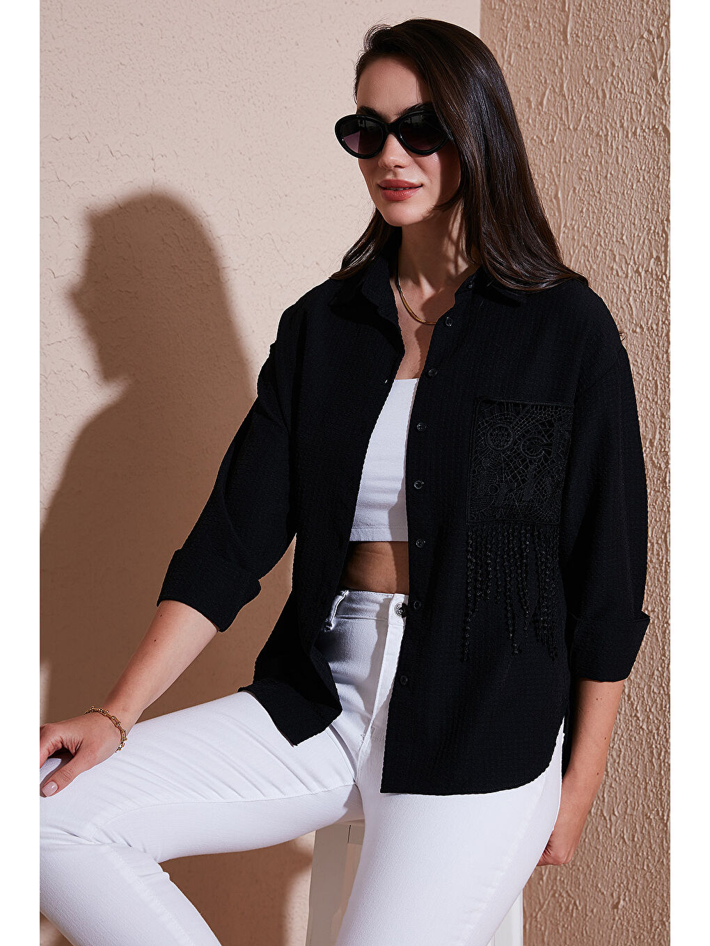 Siyah Regular Fit Güpürlü Cep Detaylı Uzun Kollu Gömlek 6773215-1