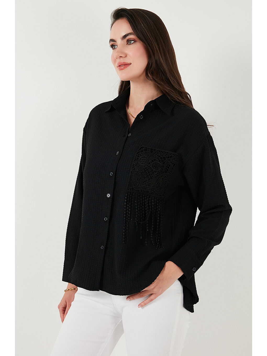 Siyah Regular Fit Güpürlü Cep Detaylı Uzun Kollu Gömlek 6773215-5