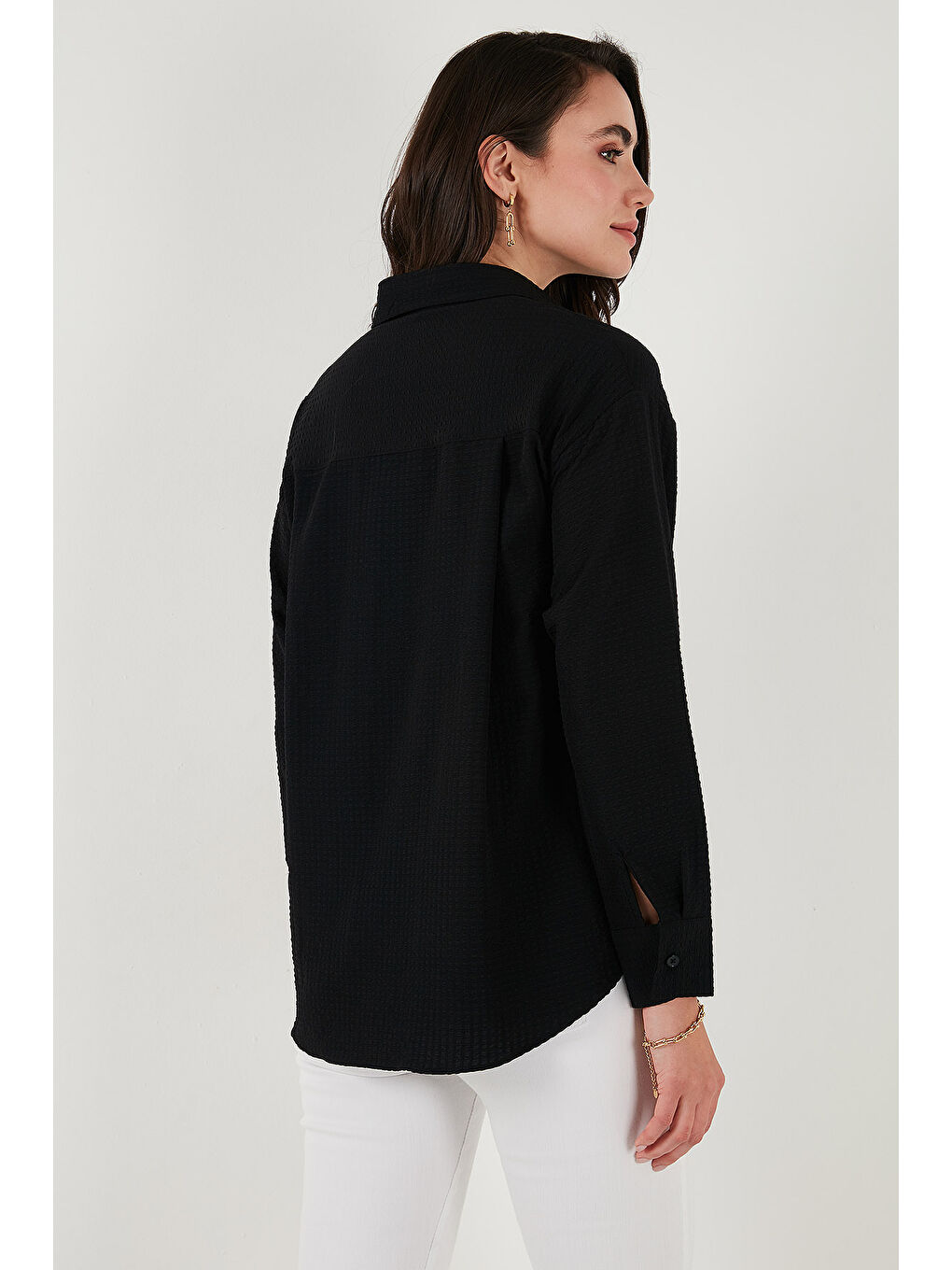 Siyah Regular Fit Güpürlü Cep Detaylı Uzun Kollu Gömlek 6773215-6