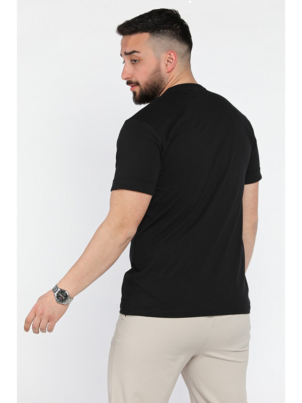 Siyah Kol Katlamalı Baskılı Erkek Tişört-2