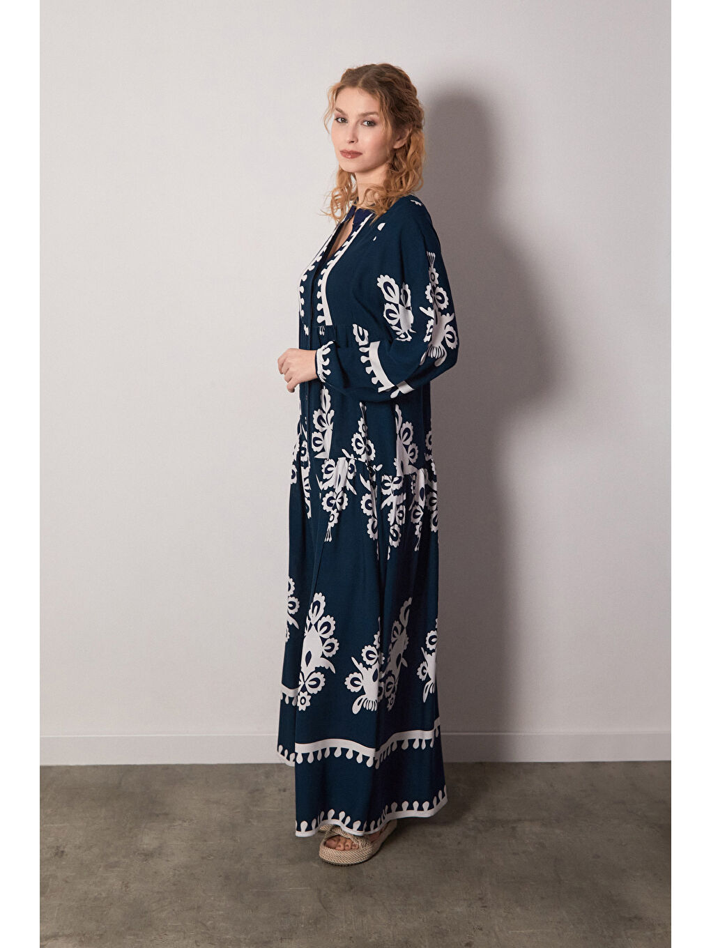 Lacivert Etnik Desenli Yarım Düğmeli Kolları Lastikli Elbise-1