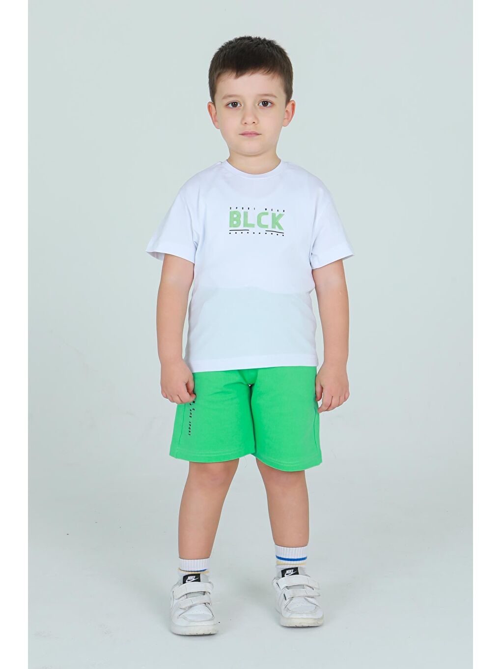 Beyaz Bisiklet Yaka Şortlu Erkek Çocuk Eşofman Takımı