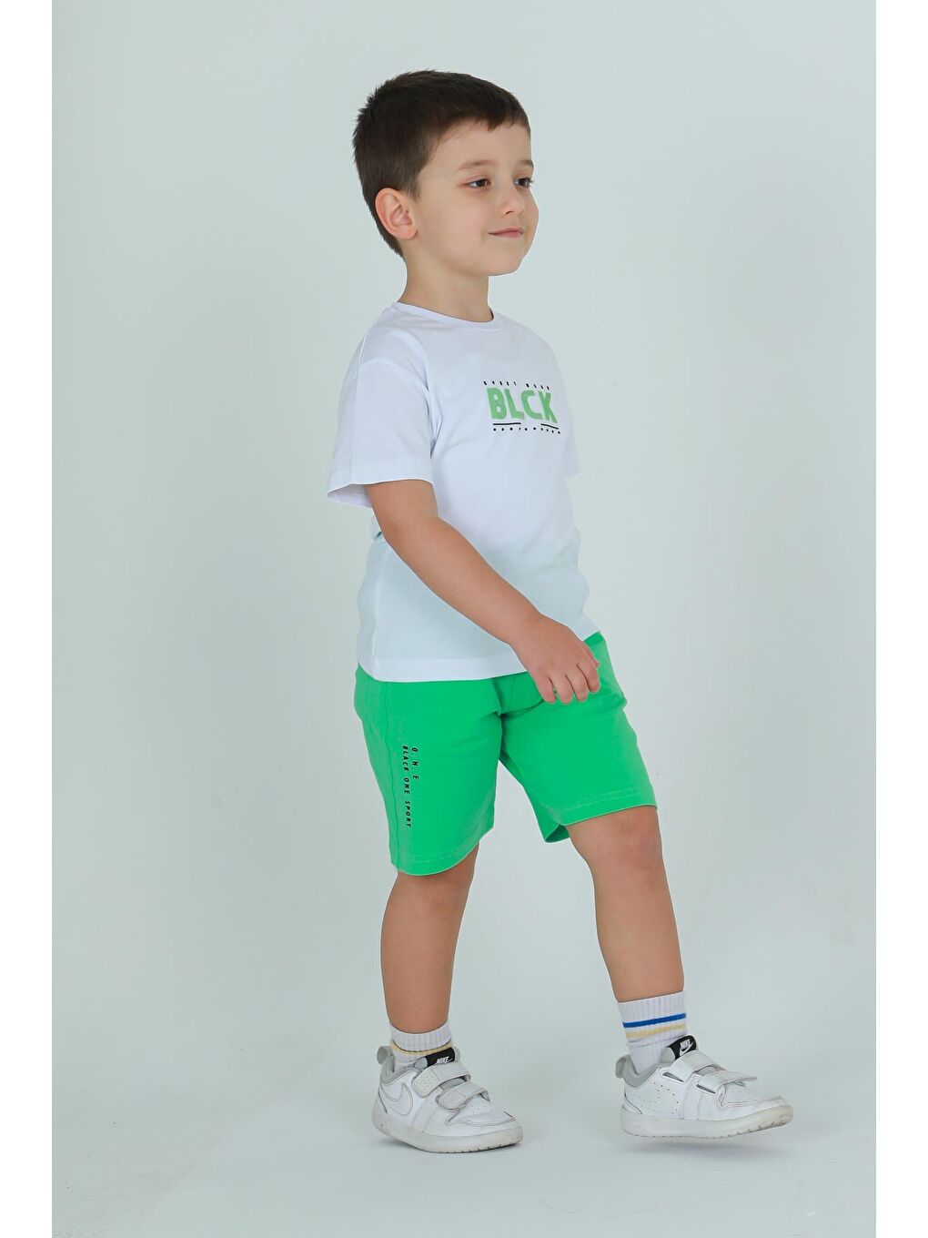 Beyaz Bisiklet Yaka Şortlu Erkek Çocuk Eşofman Takımı-3