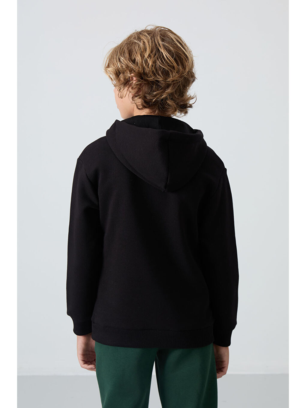 Siyah Pamuklu Kalın İçi Tüylü Yumuşak Dokulu Standart Fit Nakışlı Erkek Çocuk Sweatshirt - 11244-4