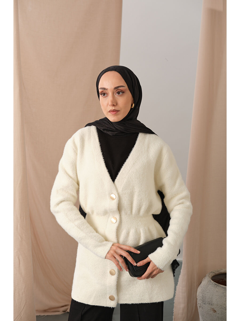 Kadın Gold Düğme Detay Hırka Beyaz