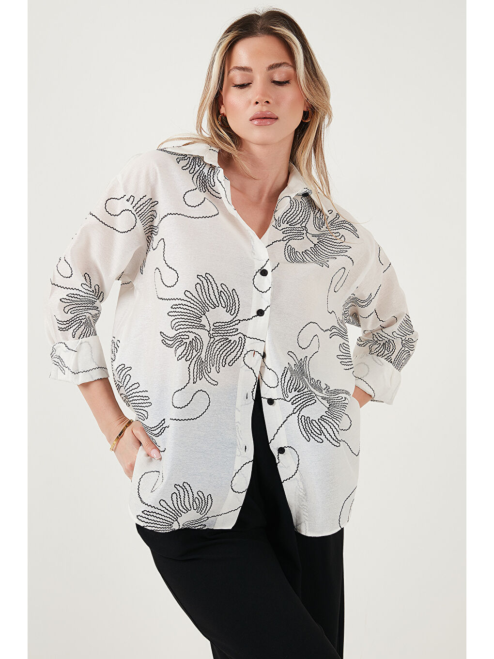 Beyaz Desenli Regular Fit Uzun Kollu Gömlek 6773200-3