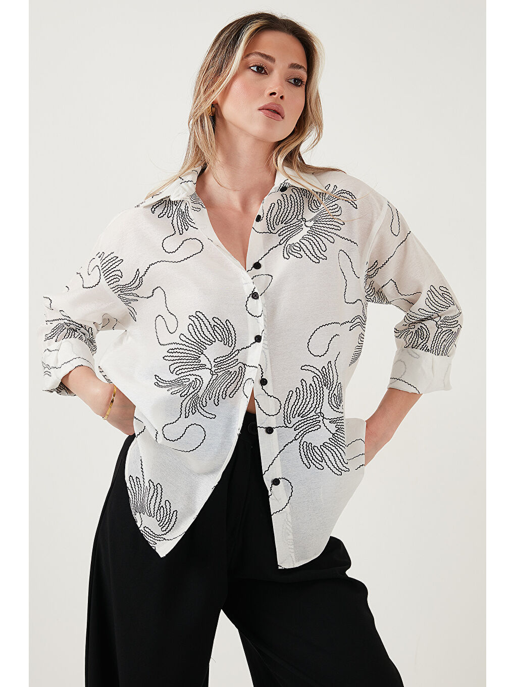 Beyaz Desenli Regular Fit Uzun Kollu Gömlek 6773200-4