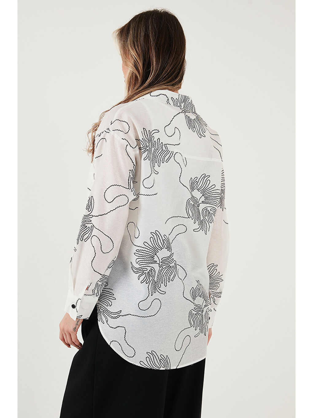 Beyaz Desenli Regular Fit Uzun Kollu Gömlek 6773200-6