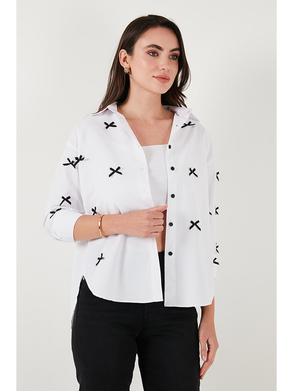 Beyaz Pamuk Karışımlı Regular Fit Kurdele Detaylı Gömlek 6773097-1