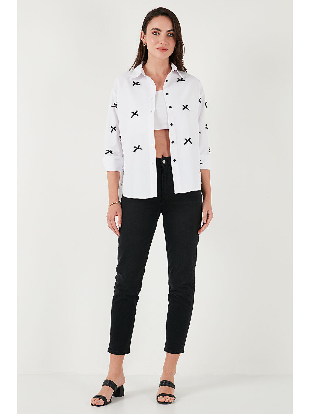 Beyaz Pamuk Karışımlı Regular Fit Kurdele Detaylı Gömlek 6773097-2