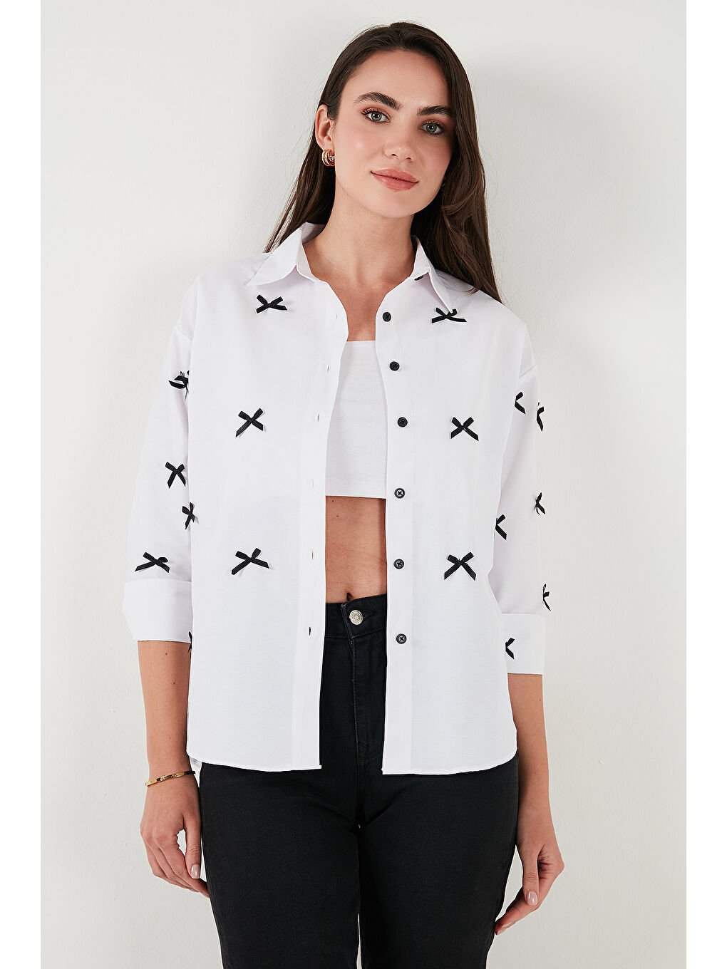 Beyaz Pamuk Karışımlı Regular Fit Kurdele Detaylı Gömlek 6773097-5