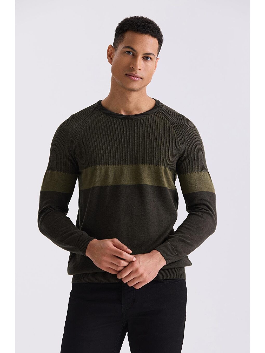 Haki Slim Fit Bisiklet Yaka Çizgi Desenli Triko Kazak