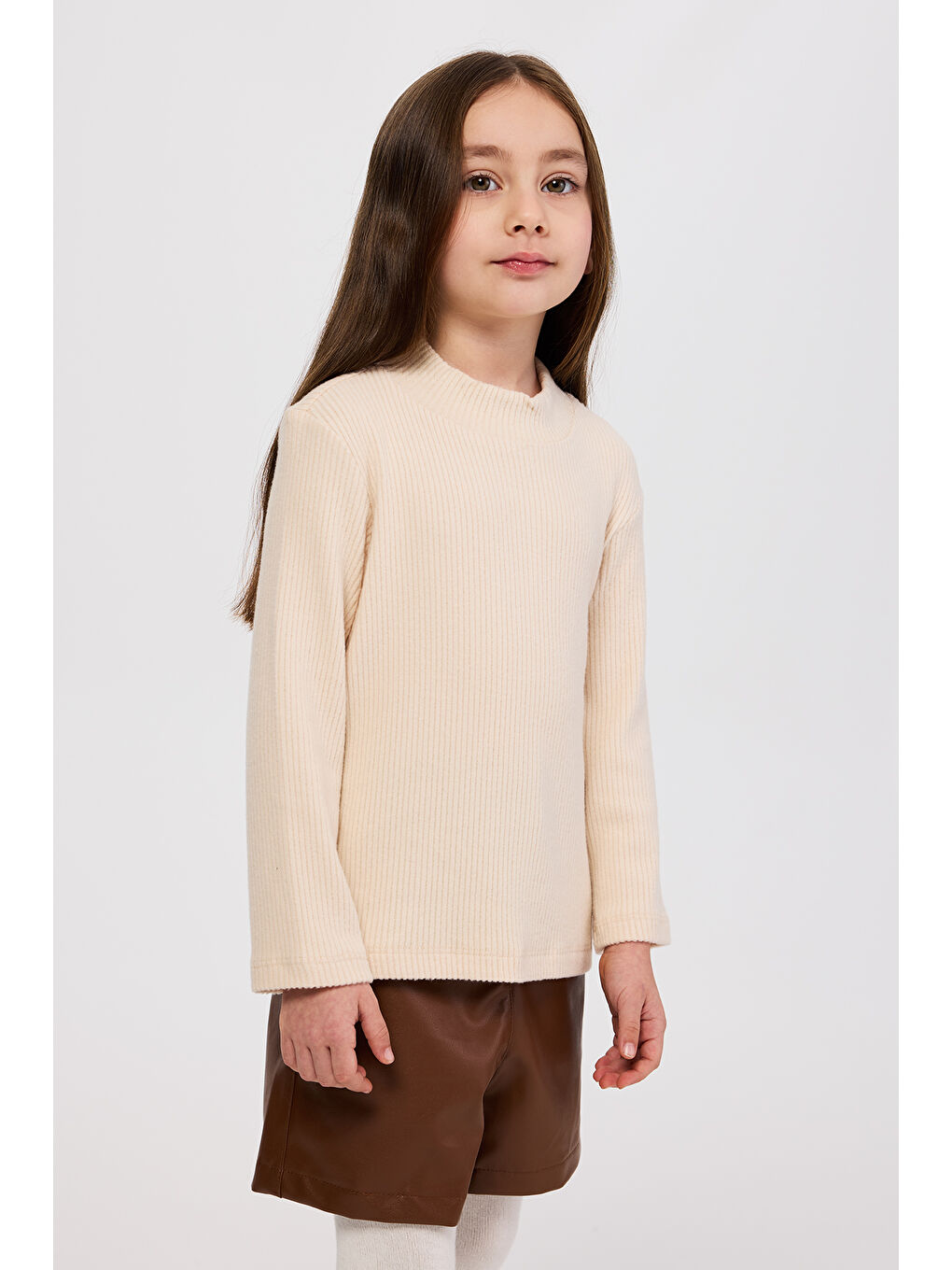 Kız Çocuk Balıkçı Yaka Yumuşak Dokulu Uzun Kollu Bej Tişört-5