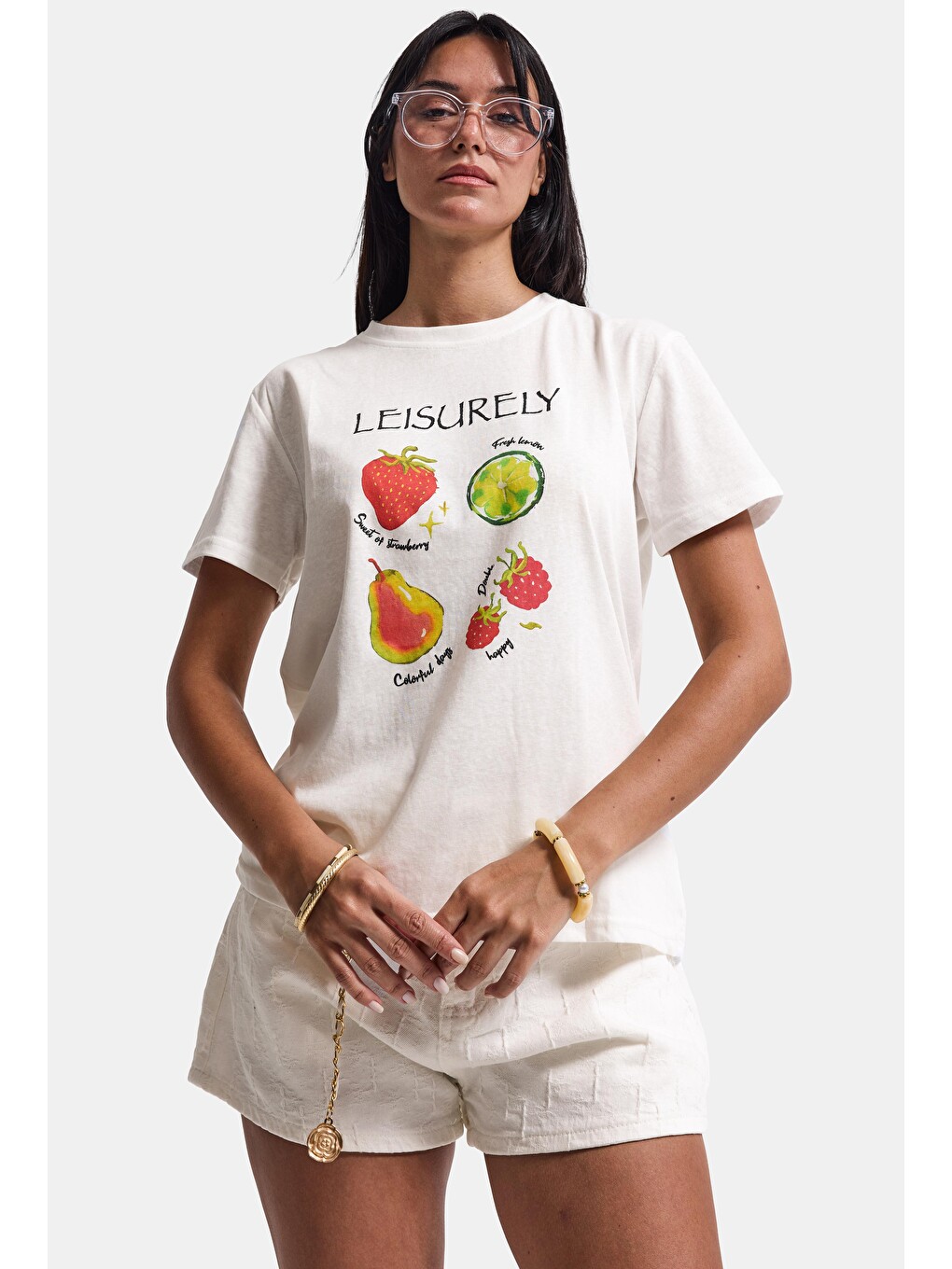 Kadın Beyaz Meyve Baskılı Bol Kesim Tasarım T-shirt-4