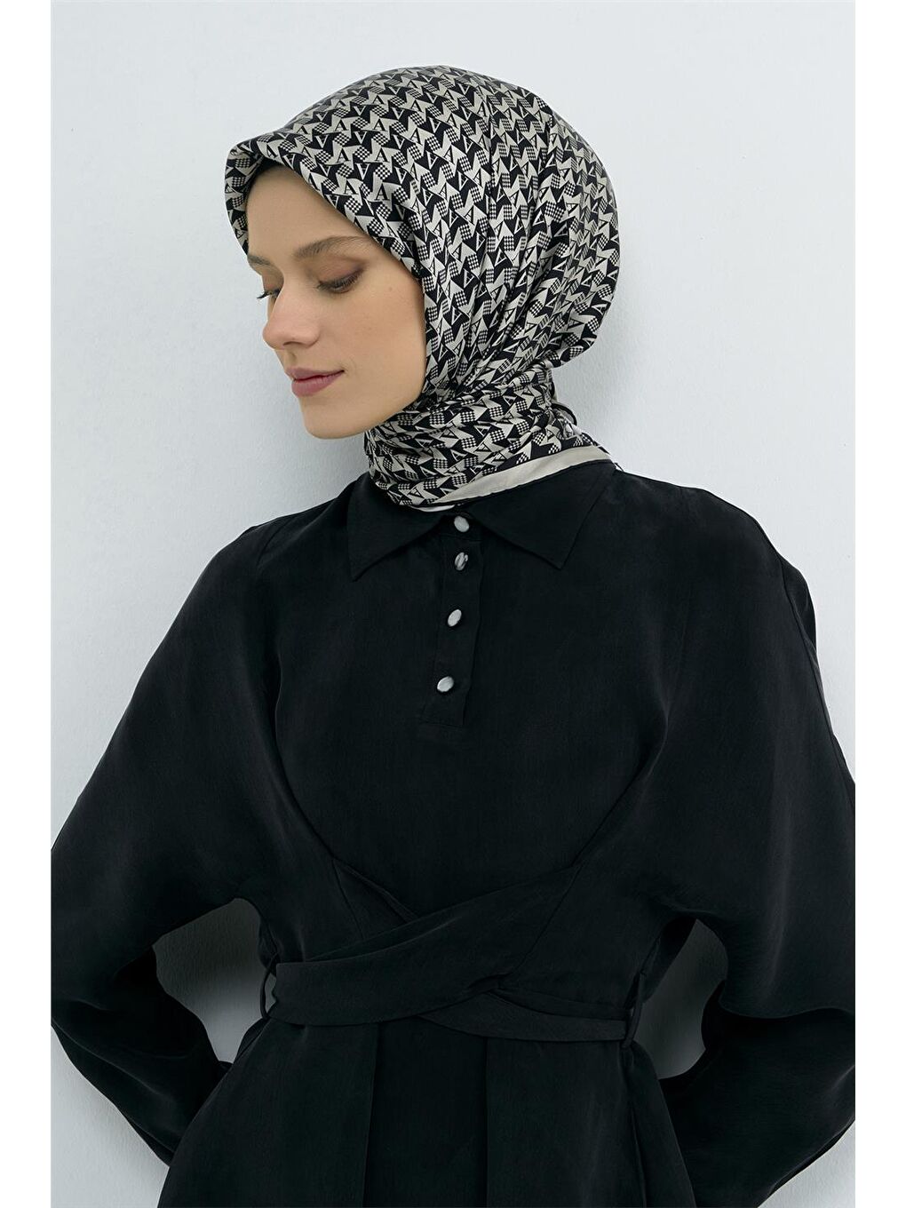 Siyah Saf İpek Twill Eşarp 9556D 01