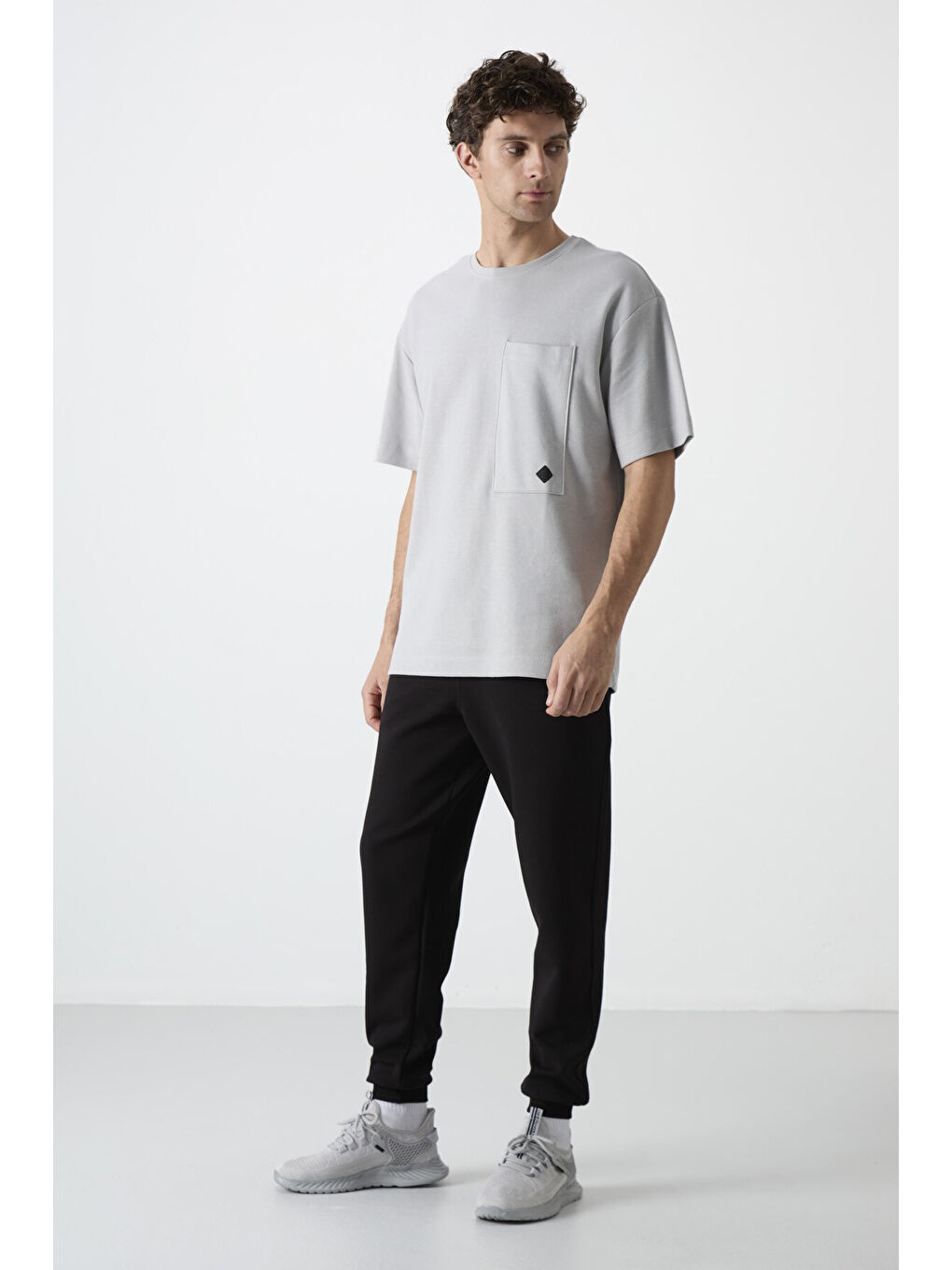 Siyah Bağcıklı Dar Paça  Erkek Jogger Eşofman Altı - 84999-6