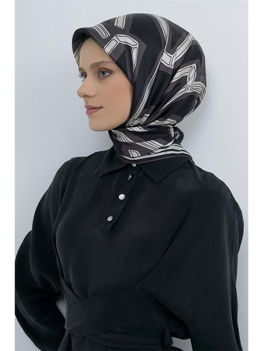 Siyah Saf İpek Sura Eşarp 9547D 80-1