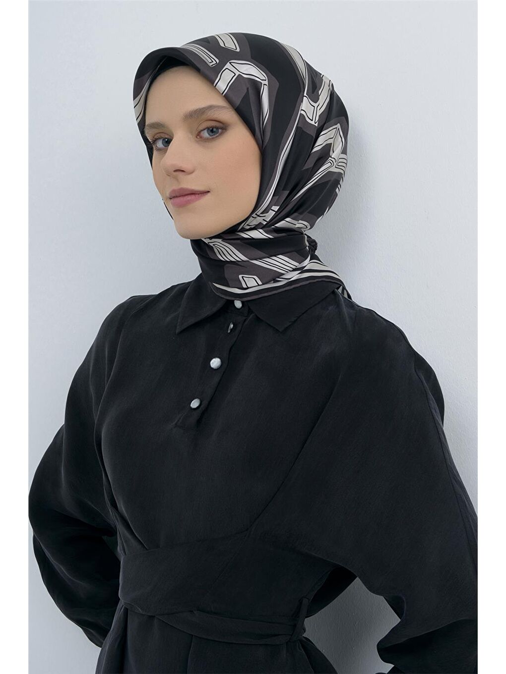 Siyah Saf İpek Sura Eşarp 9547D 80-2