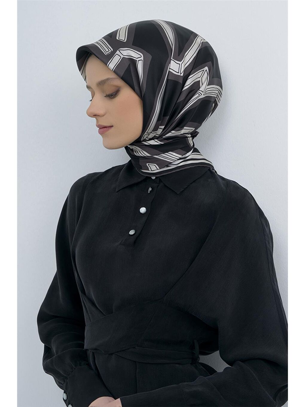 Siyah Saf İpek Sura Eşarp 9547D 80-3