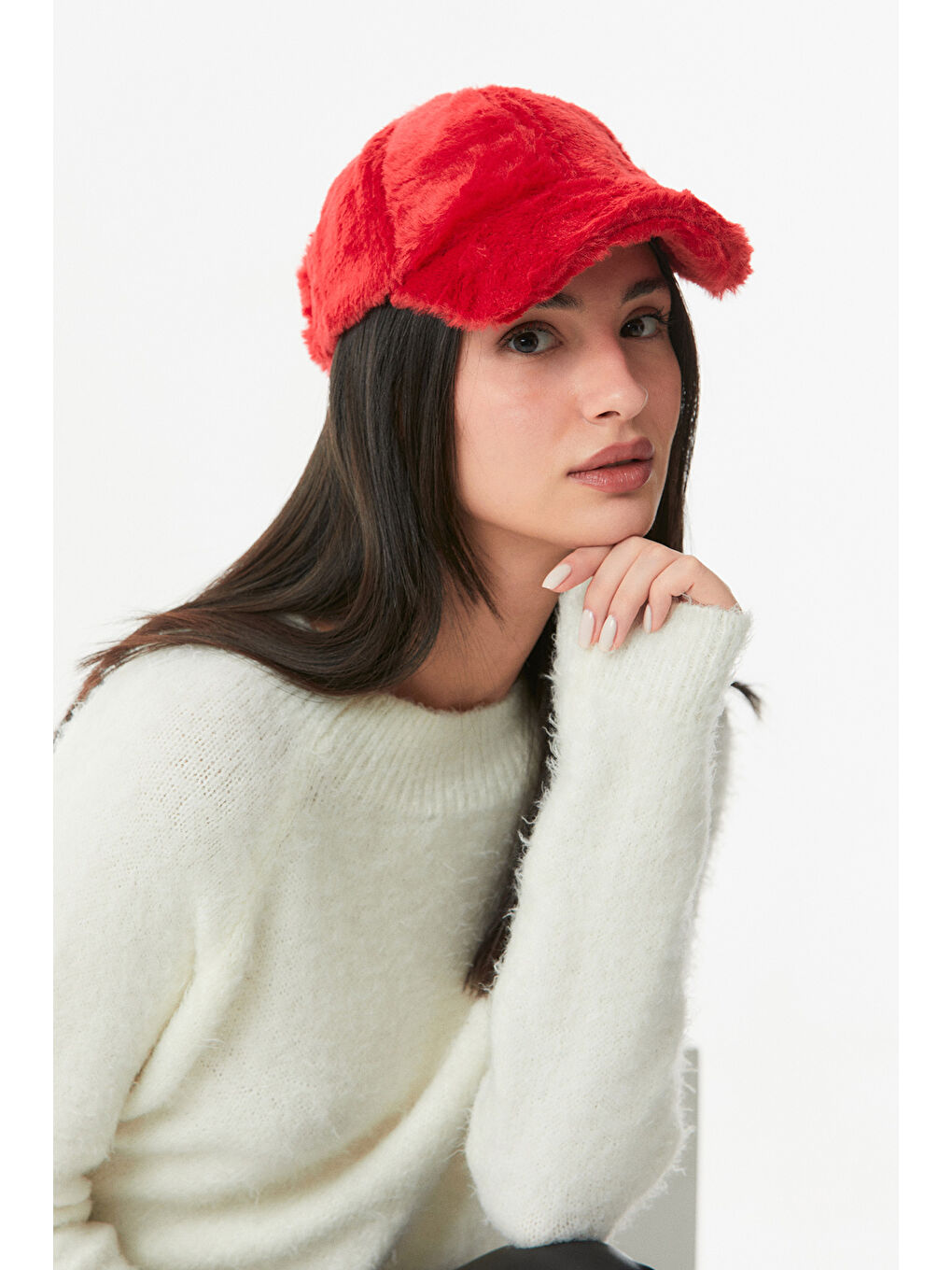 Kırmızı Tüylü Arkası Ayarlanabilir Kep Şapka-3
