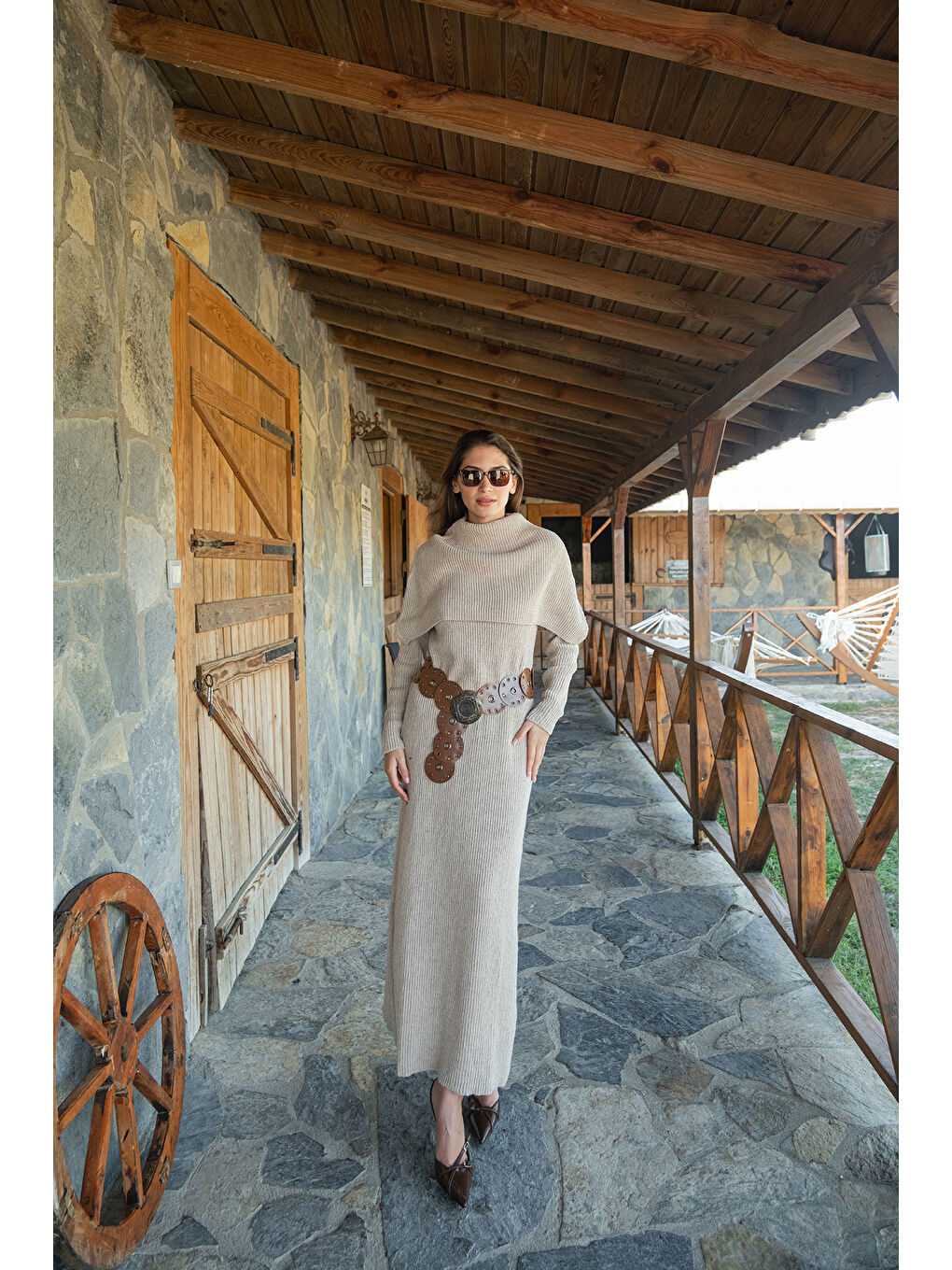 Bej Kadın Pelerin Yaka Elbise Taş-2