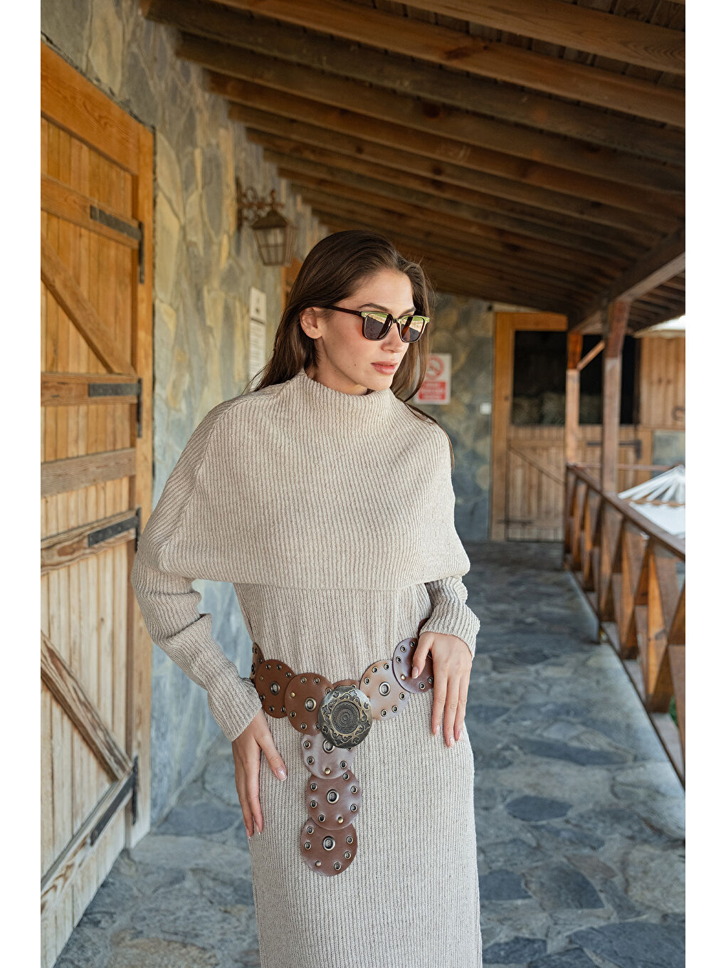 Bej Kadın Pelerin Yaka Elbise Taş-3