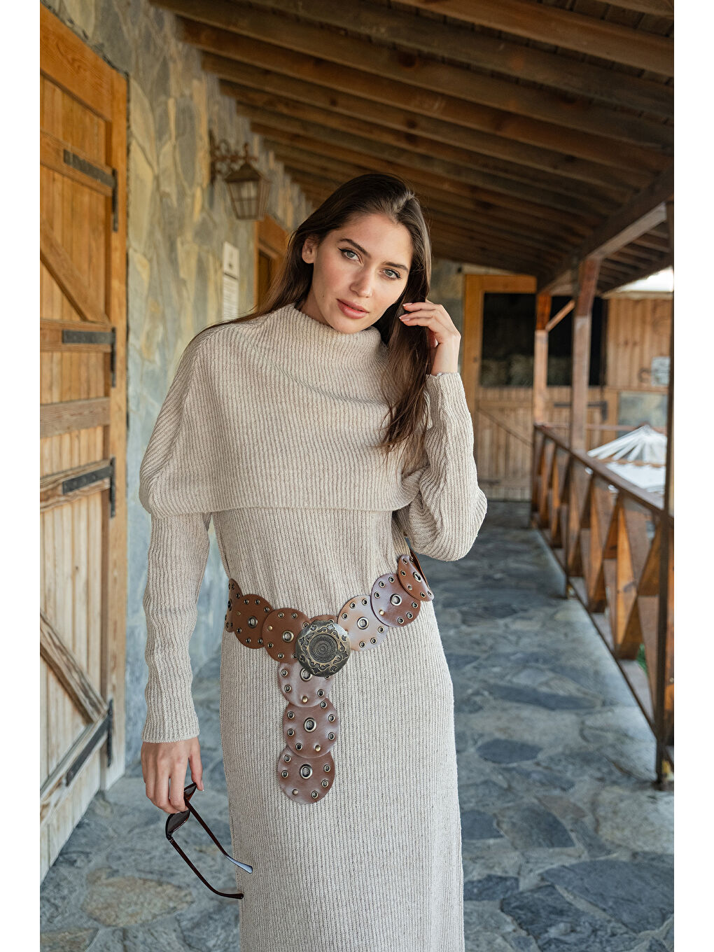 Bej Kadın Pelerin Yaka Elbise Taş-4