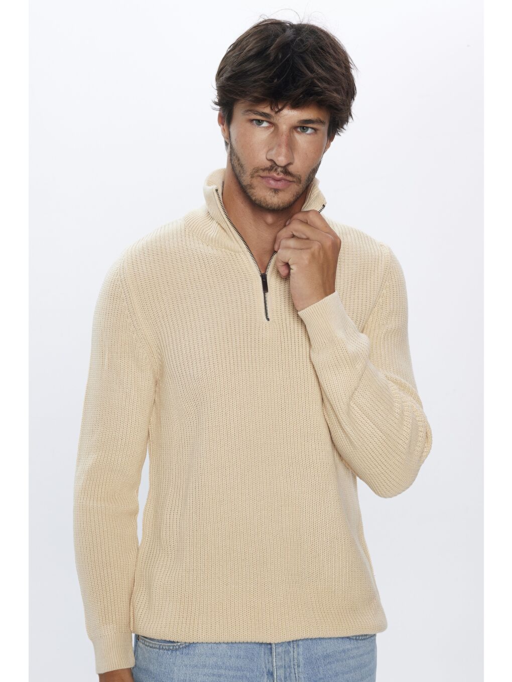 Erkek Slim Fit Dar Kesim Dik Yaka Fermuarlı Bej Triko Kazak-1