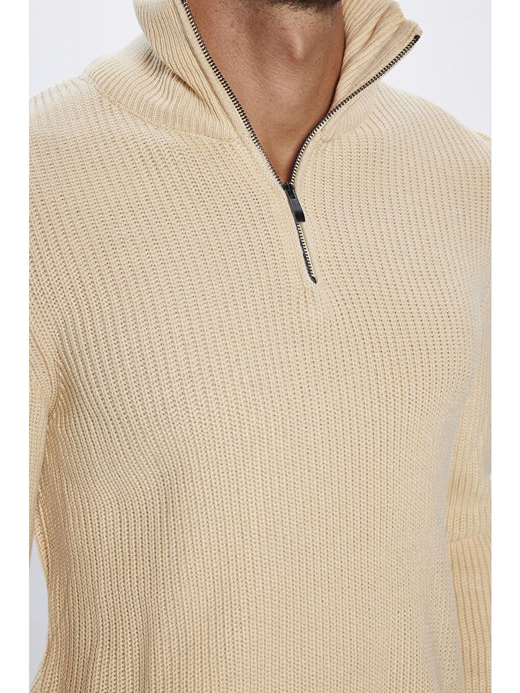 Erkek Slim Fit Dar Kesim Dik Yaka Fermuarlı Bej Triko Kazak-3