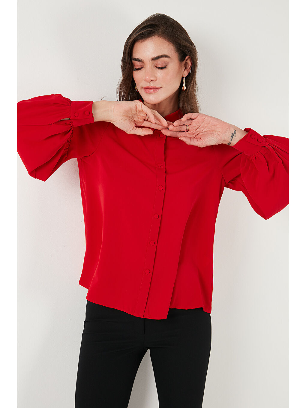 Kırmızı Regular Fit Dikiş Detaylı Düz Yaka Balon Kol Kadın Gömlek 611GO00003-3