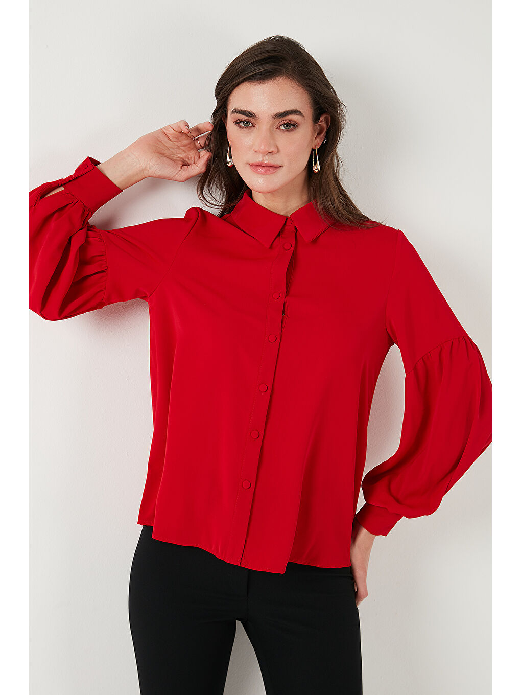 Kırmızı Regular Fit Dikiş Detaylı Düz Yaka Balon Kol Kadın Gömlek 611GO00003-4