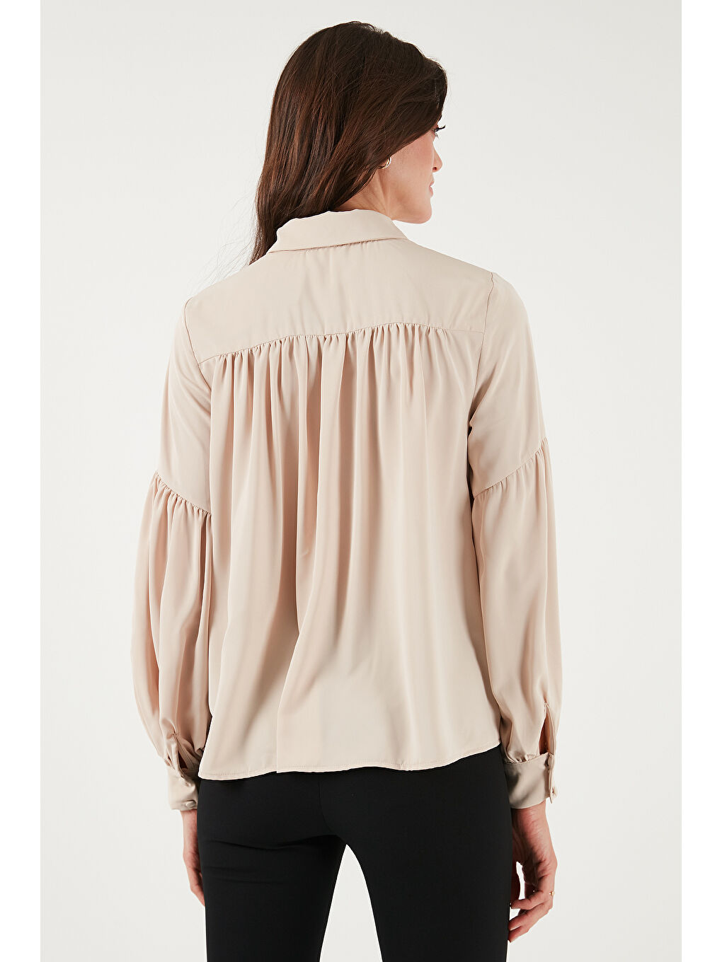 Bej Regular Fit Dikiş Detaylı Düz Yaka Balon Kol Kadın Gömlek 611GO00003-6