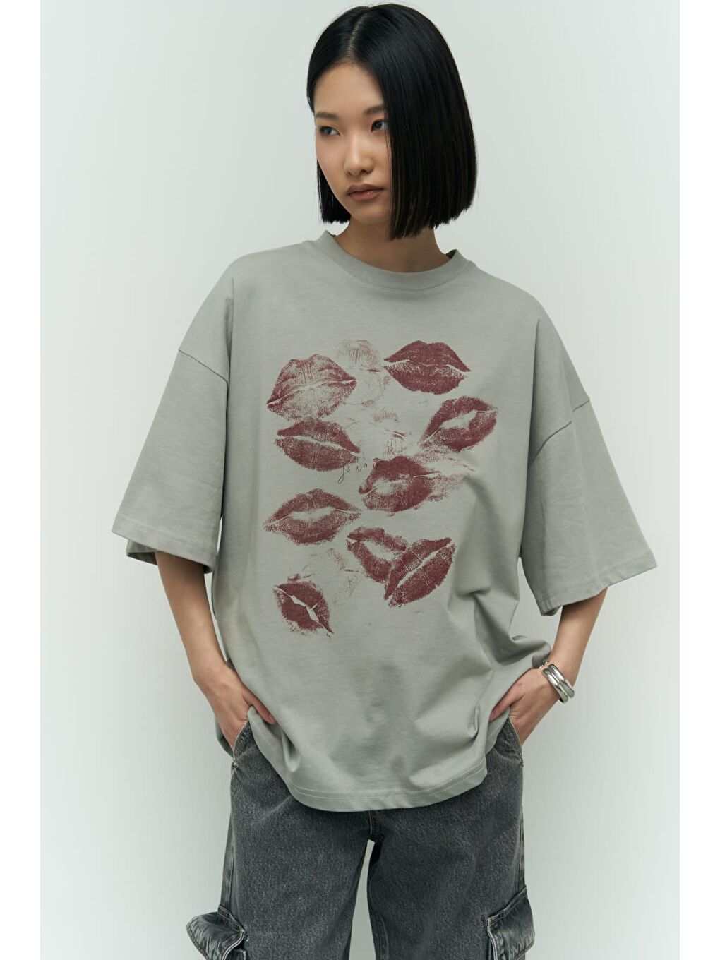 Gri Lips Duman Oversize Tişört