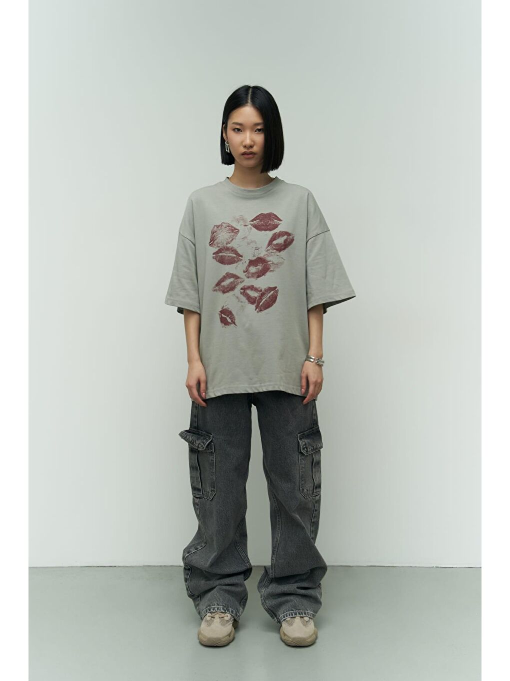 Gri Lips Duman Oversize Tişört-1