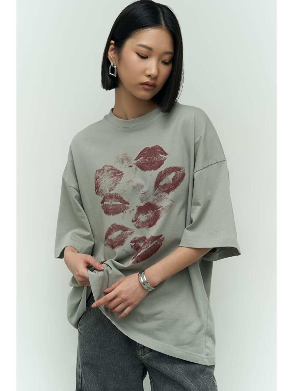 Gri Lips Duman Oversize Tişört-6