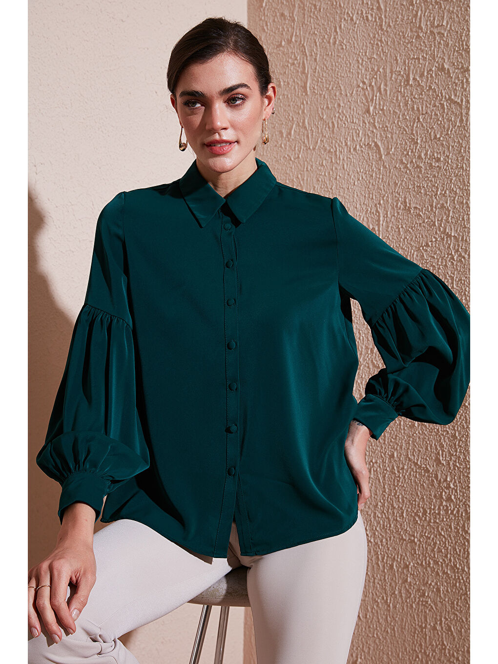 Yeşil Regular Fit Dikiş Detaylı Düz Yaka Balon Kol Kadın Gömlek 611GO00003