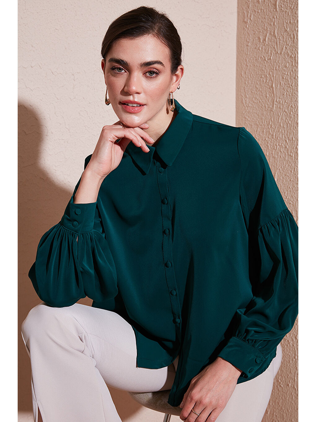 Yeşil Regular Fit Dikiş Detaylı Düz Yaka Balon Kol Kadın Gömlek 611GO00003-1